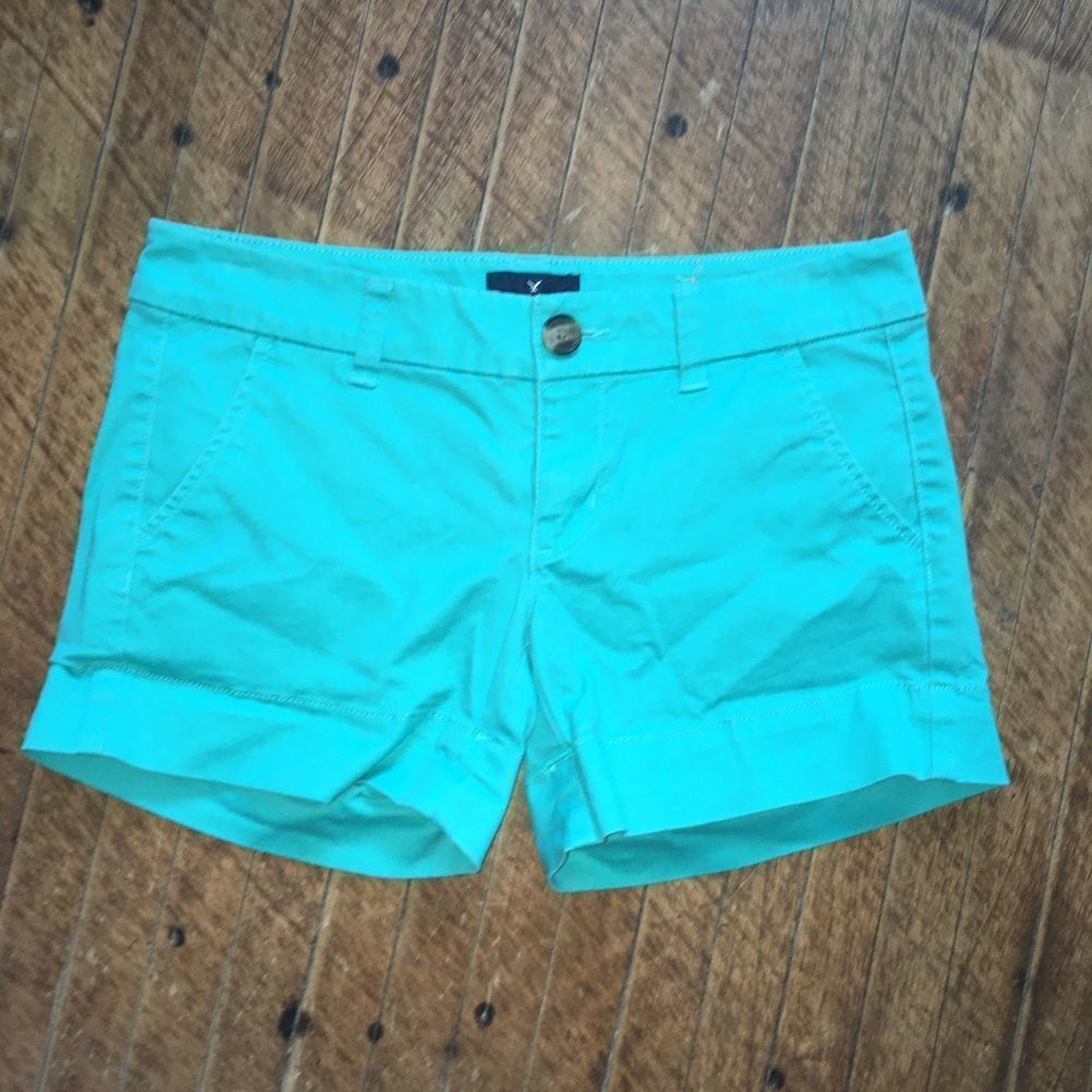 American Eagle green cuffed midi size 2 shorts